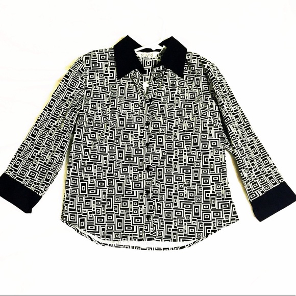 Black&White Geometric Button Down 3/4thSleeves👚 - Picture 2 of 8